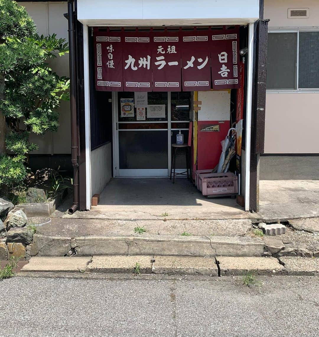 白鳥雪之丞さんのインスタグラム写真 - (白鳥雪之丞Instagram)「君津初日ランチ🤤🍜🍢  #チャーシューメン #おでん #餃子巻き #牛すじ #玉子 #九州ラーメン日吉」8月11日 13時11分 - yukinojoeshiratori