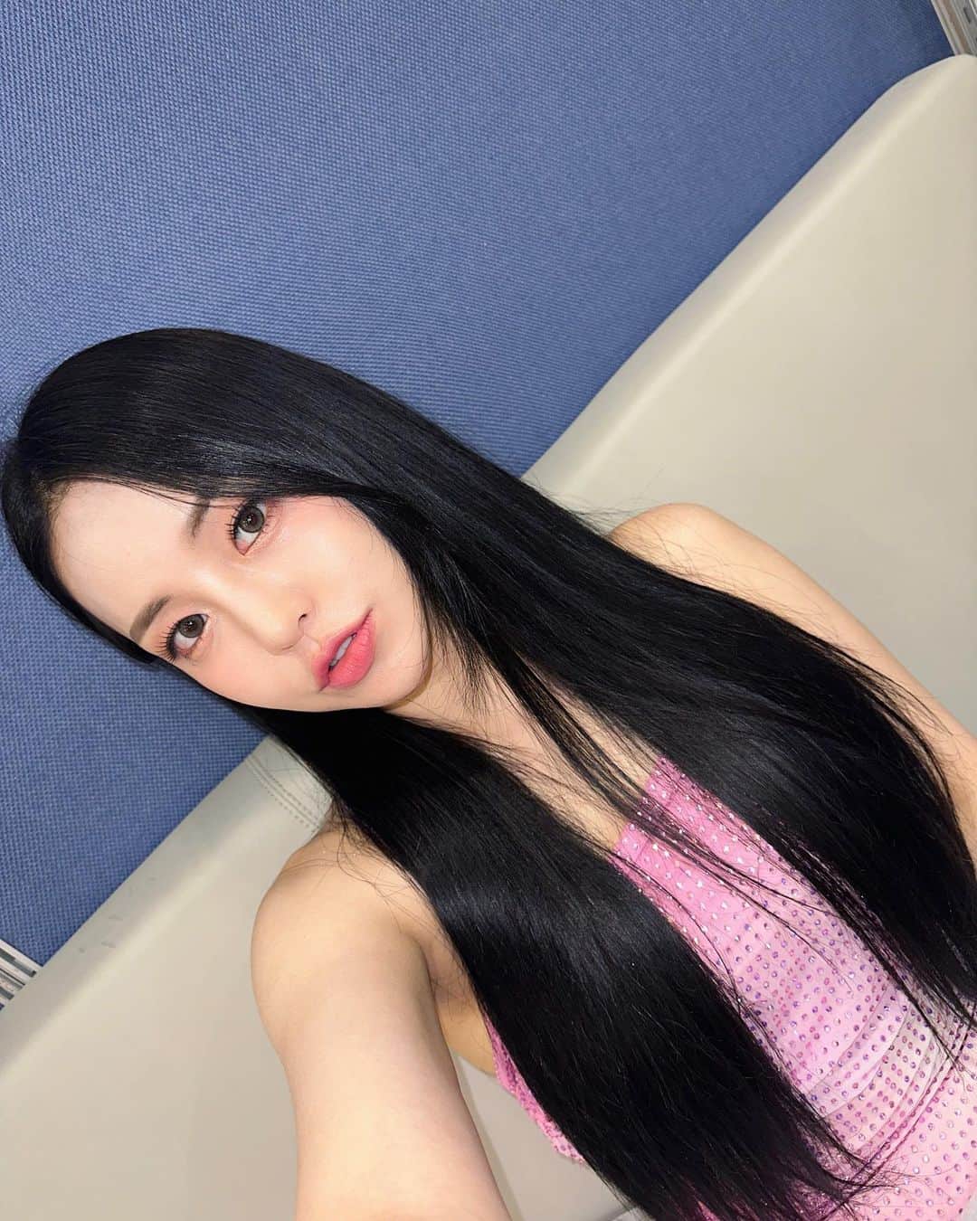 ナム・ユジョンさんのインスタグラム写真 - (ナム・ユジョンInstagram)「Give it to me baby 🫳🏻🫴🏻🫳🏻🫴🏻 💕💖💓💞💝💘」8月11日 13時13分 - braveg_yj