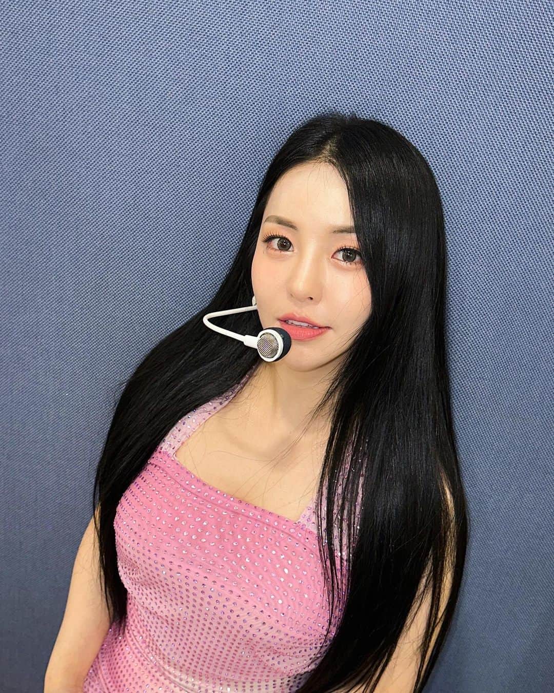 ナム・ユジョンさんのインスタグラム写真 - (ナム・ユジョンInstagram)「Give it to me baby 🫳🏻🫴🏻🫳🏻🫴🏻 💕💖💓💞💝💘」8月11日 13時13分 - braveg_yj
