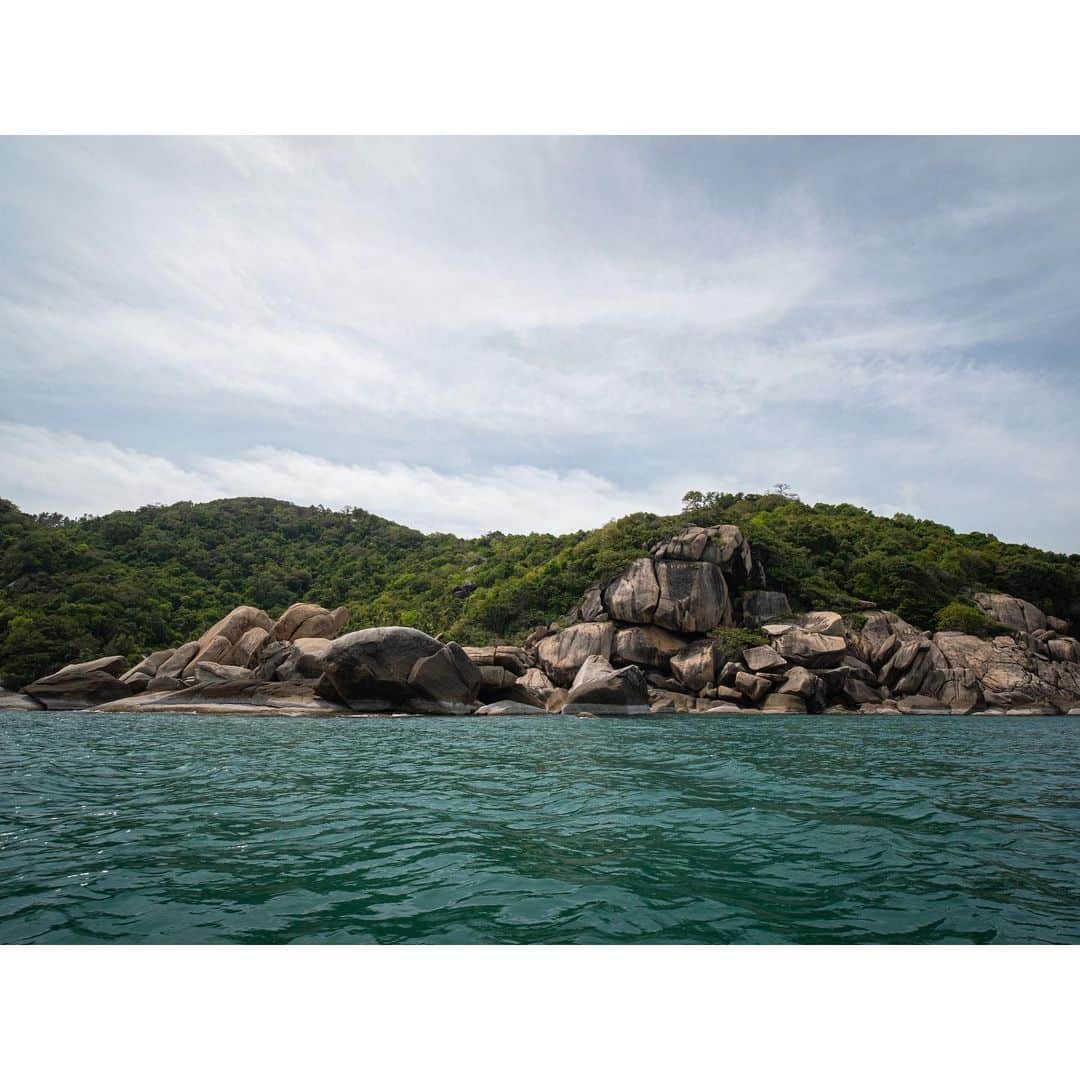 桃生亜希子さんのインスタグラム写真 - (桃生亜希子Instagram)「floating.  surrender..  🌊🚣🌞✨🌈💧🫧🌏」8月11日 13時23分 - pinokosugar