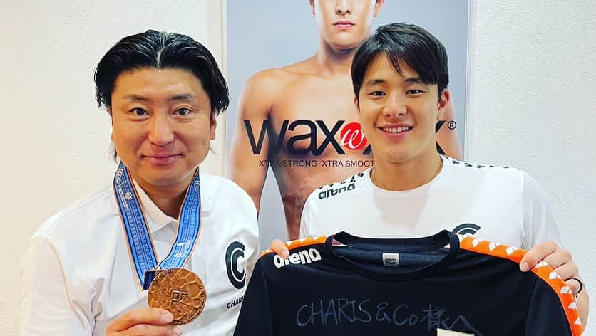 瀬戸大也さんのインスタグラム写真 - (瀬戸大也Instagram)「先日メインスポンサーのCHARIS&Co.さんの本社である佐賀県に行って世界水泳の報告周りをさせて頂きました！ 人と人との繋がりで沢山の人とお会いする事もできました！ 応援してくださっている方々に来年はもっと良い報告になるように頑張ります！！  @charisandco @waxtriplex.jp @spicare.jp @makoto.fujiki @takako_fujiki @sagashimbun」8月11日 13時39分 - daiya_seto