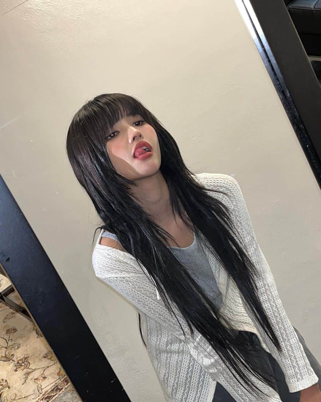 ソヨンのインスタグラム：「🪞🧚」