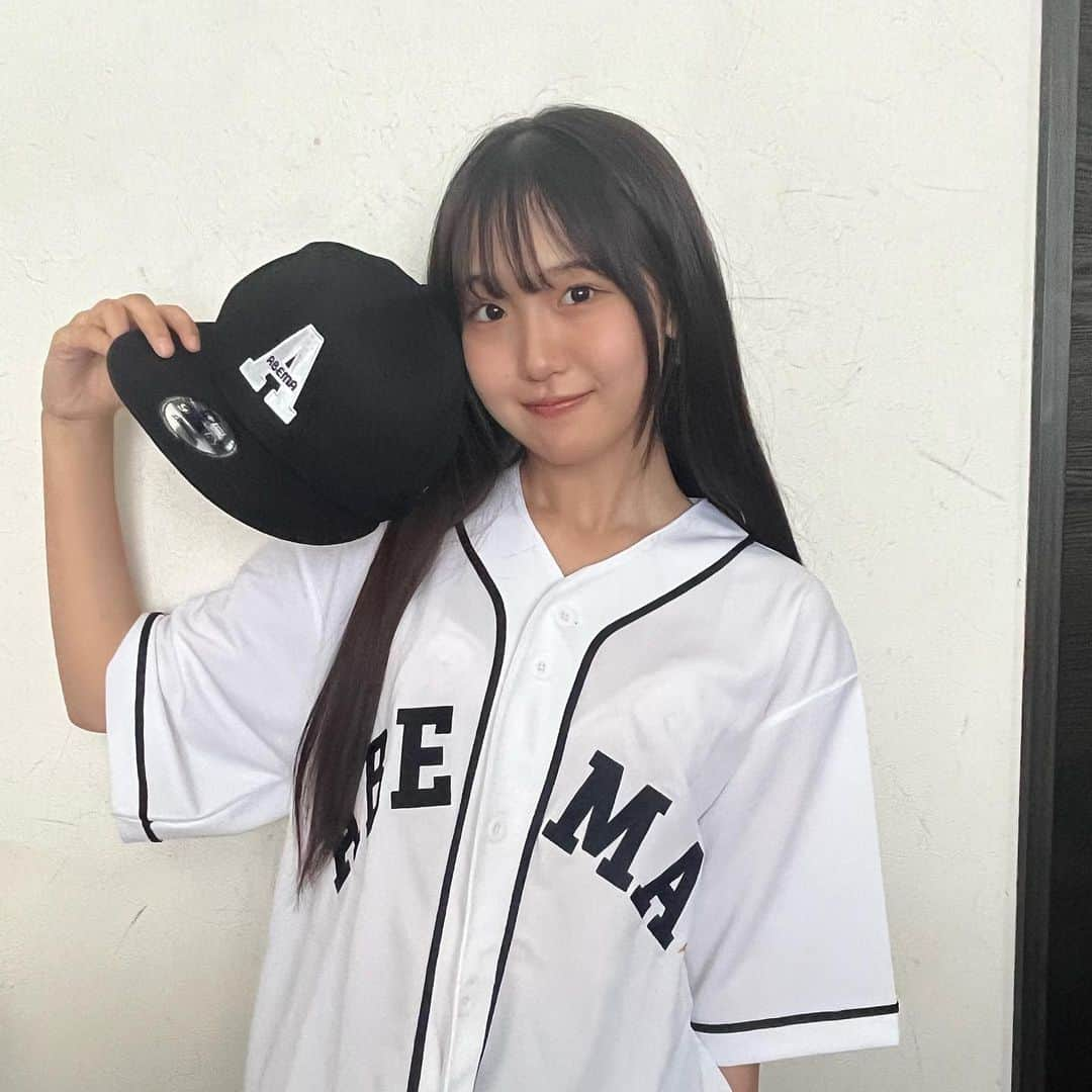 石田凛音のインスタグラム：「・ 3連休みんな何してる？  私は夏休み中だから毎日休みだけど🥵  毎日遊びに行っちゃってるけど、今日はユニフォーム着て家族みんなで野球観戦します⚾️ 家族で野球観戦盛り上がる✊🏻  @ABEMA_baseball #Abema#baseball#abematv  #夏休み」