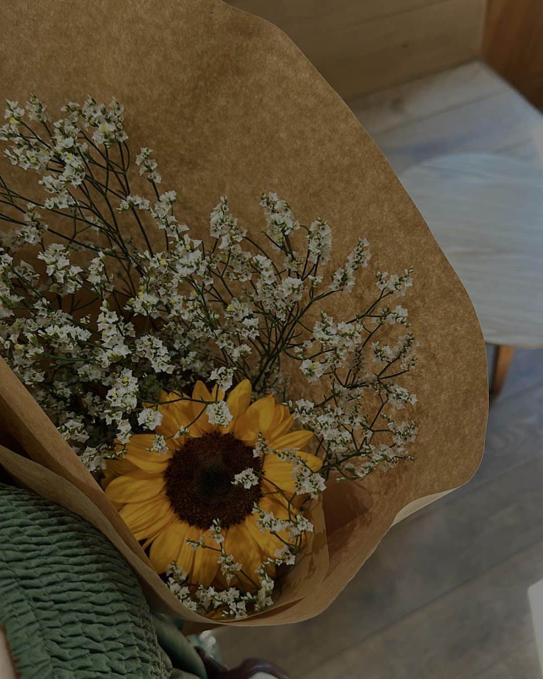 のインスタグラム：「今回のお話🌻 ひまわりおかわり🧡🤍」