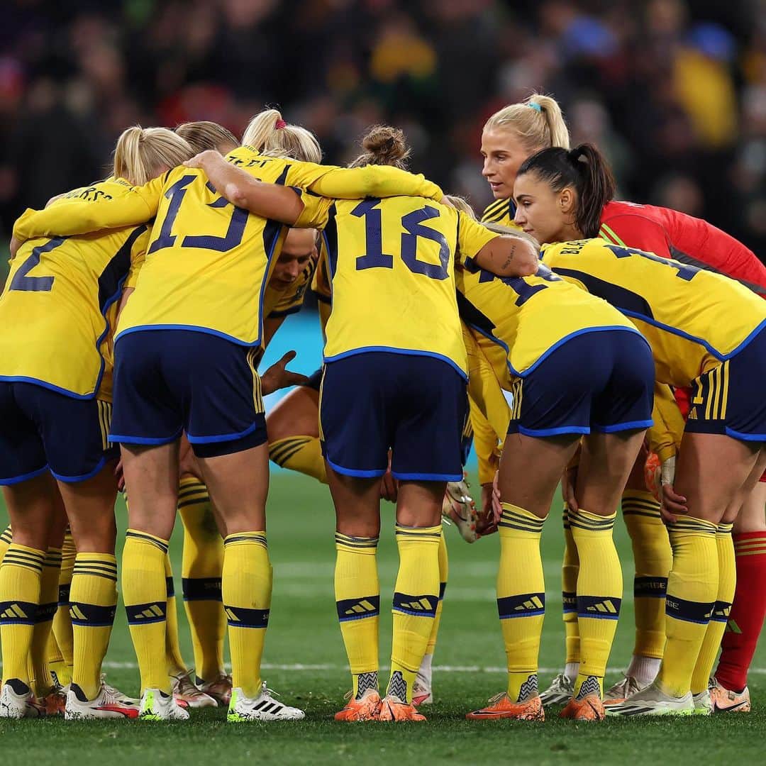 ソフィア・ヤコブソンのインスタグラム：「Let’s do this! 💥🇸🇪」