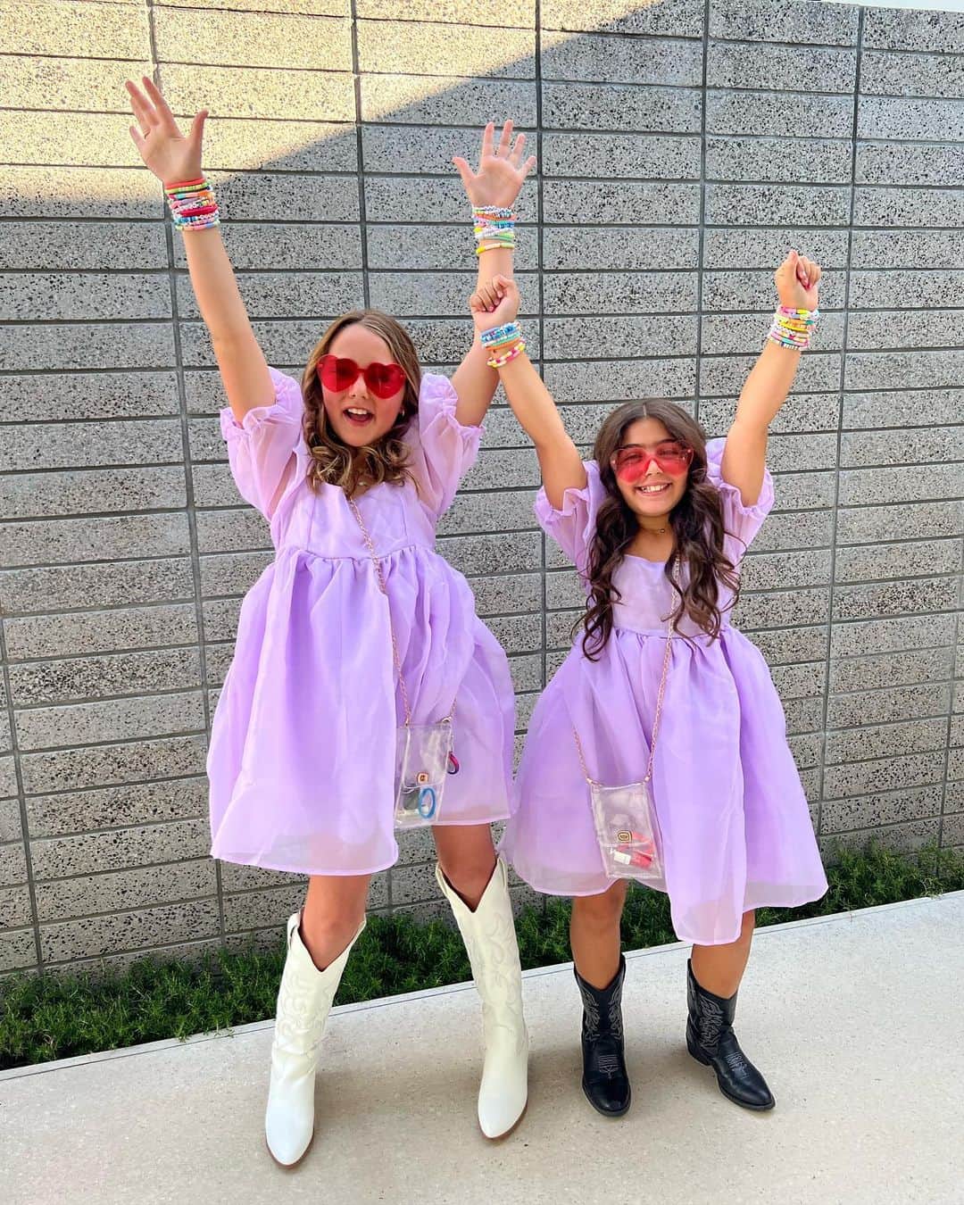 トリ・プラバーのインスタグラム：「Swifties 💜」