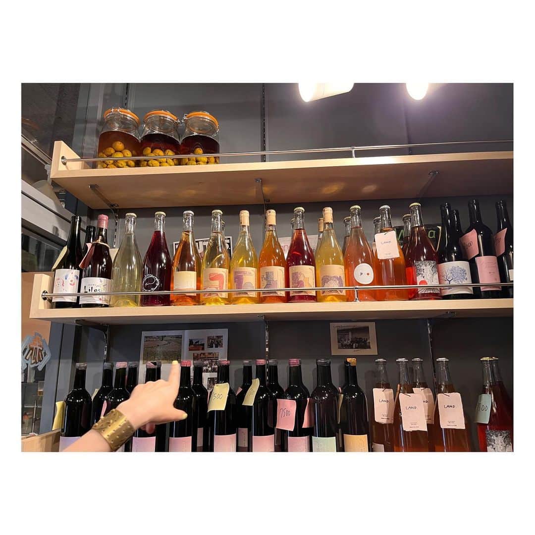 阿部洋子さんのインスタグラム写真 - (阿部洋子Instagram)「🥂🥂🥂  昨夜の美味しかったワイン😋  宮城県でつくってるっていうナチュール  #FattoriaALFIORE #ALFIORE #sola   エチケットのイラストもかわゆ👯‍♀️  #wine  #vinnature」8月11日 14時28分 - hirocoring