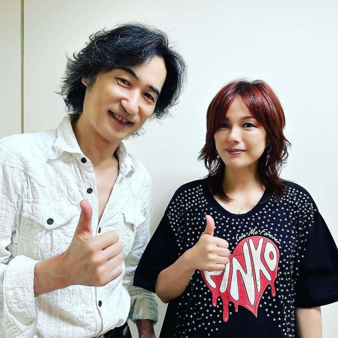 相川七瀬さんのインスタグラム写真 - (相川七瀬Instagram)「先日、NHKで大学の大先輩、東儀秀樹さんにお会いしました！😊 宮内庁楽部でも活躍されていた東儀さん。 ステージは雅、、、そして ブリティッシュロック！！ もう素敵すぎる🎸🎸 ROCKと大和言葉の融合を追い求めている人間としては、東儀さんの世界観はとても刺激的です😂🎸  #國學院大学 #先輩後輩」8月11日 14時50分 - nanasecat