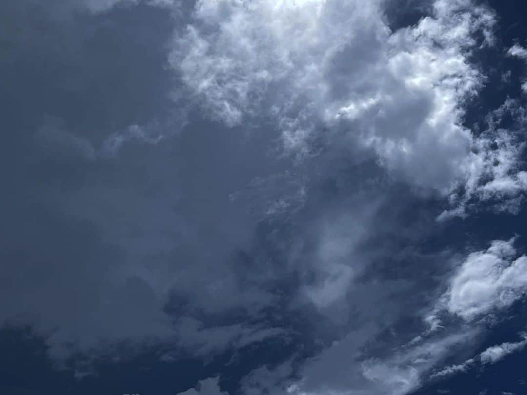 りゅうさんのインスタグラム写真 - (りゅうInstagram)「今日が曇りでも明日は晴れるかもしれないよ。」8月11日 15時00分 - vo_haku