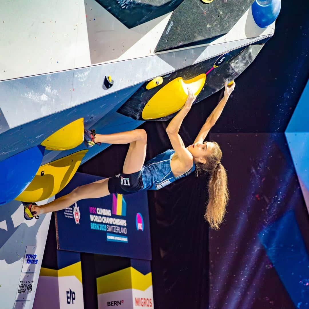 ローラ・ロゴラのインスタグラム：「On wednesday I made one of my worst performance ever😑. I felt bad from the beginning, I fought hard but I was just too weak to get a satisfying result. I walked away feeling that I didn't deserve to stay there. I won't lie, this year has been hard so far but I will try my best to come back stronger physically and mentally. Good luck to all the finalists and obviously congrats to the olympian, world champion🪙 @matteozurlonss 🇮🇹 📸@mrcmonkey  . . #climbing_pictures_of_instagram #picoftheday #loveclimbing #climbforlife #escalade #escalada #grimper #klettern #montura #wildclimb  #italy #rome #bomber #instagood #instalike  #instagram  #berntoclimb @montura_official @wildclimb @fiammeoromoena @dao_sport @visittrentino @team_edelrid @monkey.hands」