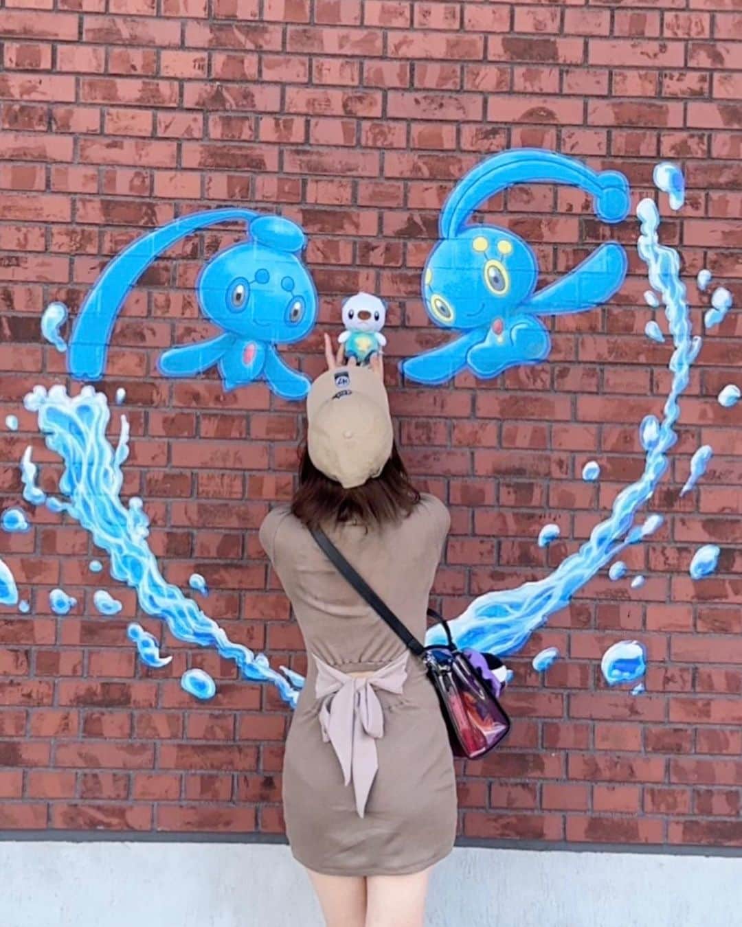 諸星みゆさんのインスタグラム写真 - (諸星みゆInstagram)「💙 ⁡  ポケモンWCS2023 横浜みなとみらいイベント ⁡ マリンウォークのポケジェニック見てきたよ🦫 ⁡ ビッパ は おしりだけ出てて とってもぷりちー🤣笑 ⁡ マナフィ&フィオネ も美しい🤤💗  マリンウォークの御三家は ナエトル ヒコザル ポッチャマ でした💙 ⁡ 暑すぎて汗やばかったのだけど ましろ氏が加工で良さげにしてくれました☺️ ありがとう🤍🤍 @mashiroui  ⁡ ⁡ ┈┈┈┈┈┈┈┈┈┈┈┈┈┈┈┈┈┈┈┈ ⁡ 📍マリンウォーク横浜 ⁡ ┈┈┈┈┈┈┈┈┈┈┈┈┈┈┈┈┈┈┈┈ ⁡ ⁡ #みなとみらい  #マリンウォーク #ポケモン  #ポケスタグラム  #ポケジェニック #フォトジェニック #ポケモンwcs  #ポケモン #ピカチュウ #ピカスタグラム #ポケスタグラム #ポケモンだいすきクラブ #ポケモン好きと繋がりたい  #wcs2023 #wcs  #wcs2023  #pokemon #pokemonworldchampionships  #pokestagram #pikachu #pikastagram #pokemonfan #pokemoncommunity #pokemonplush #pokemoncollectors #pokemoncollections #pokemoncenteronline #pokemonwcs#pokemonwcs2023 #pokegenicyokohama #pokemonworld#pokemonworlds #pokegenic」8月12日 0時38分 - miyucheese.ig