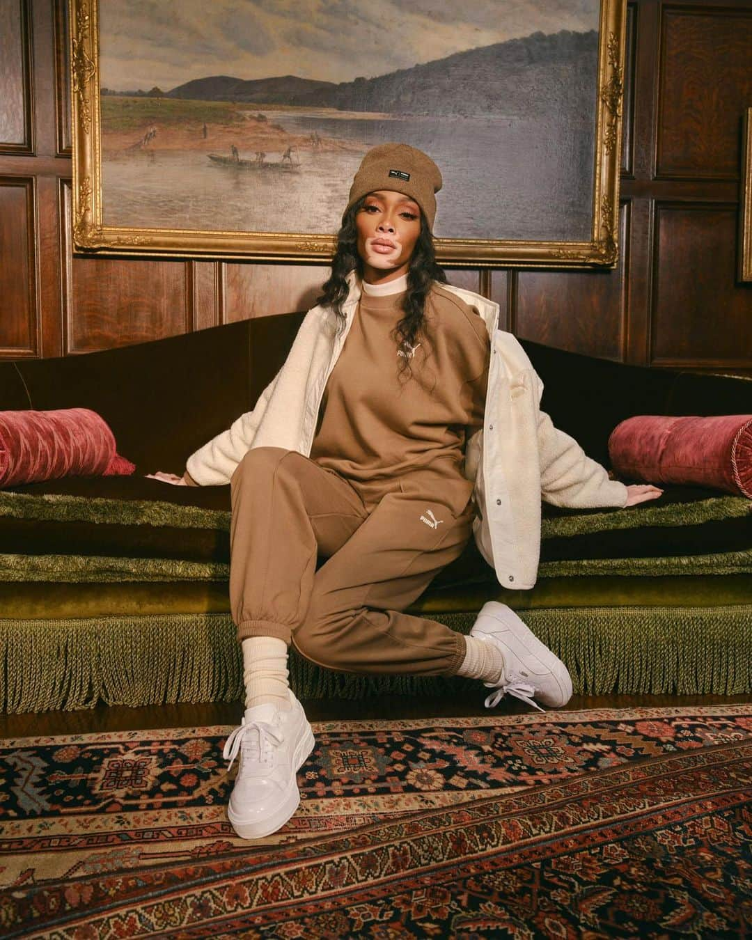 ウィニー・ハーロウのインスタグラム：「Forever mood: cozy chic style 🤍 @winnieharlow's favorite Cali Court is back with a touch of neutral flair and refined elegance.」