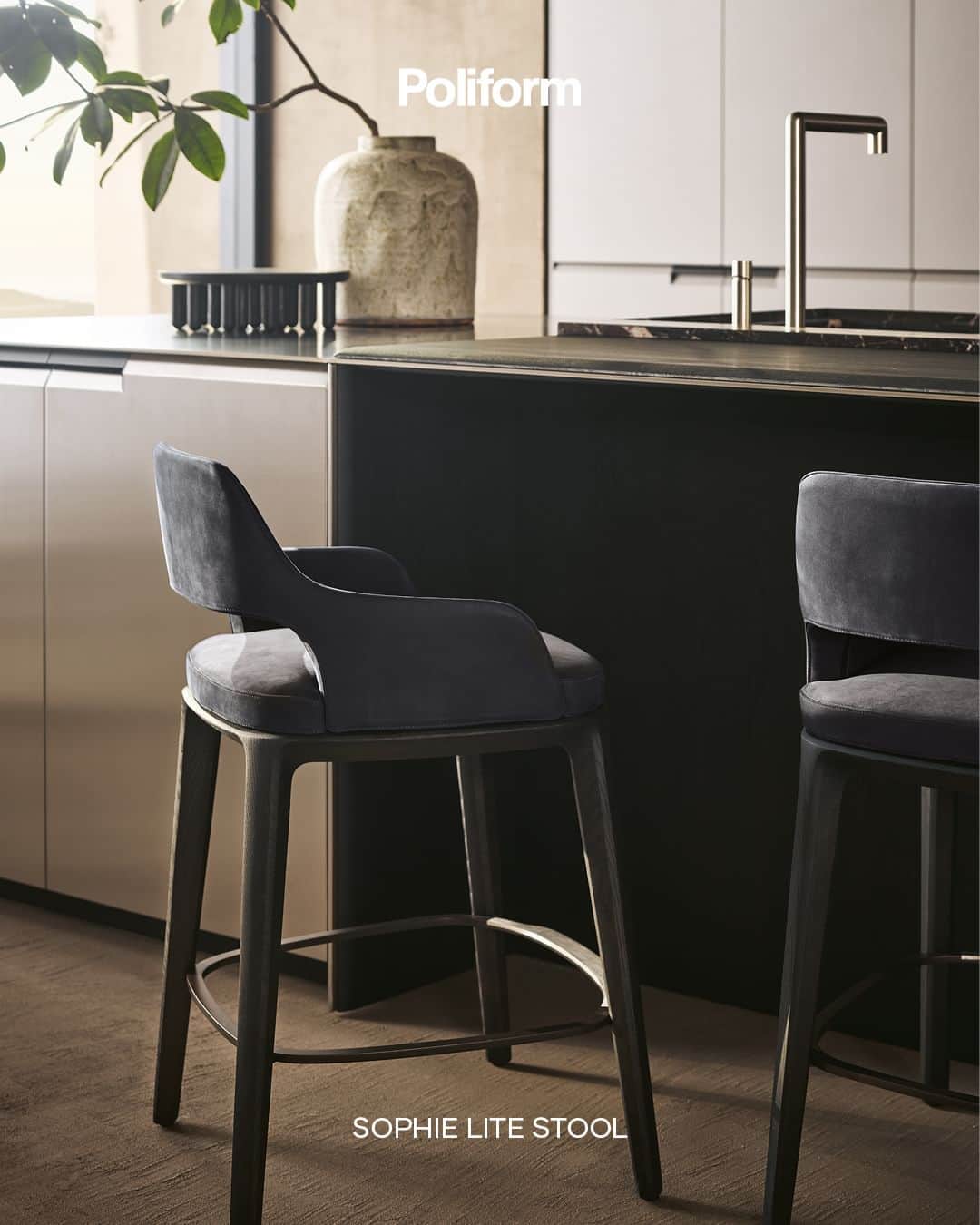 Poliform|Varennaのインスタグラム：「Designed to complement breakfast bars in the trendiest kitchens, Sophie Lite stool combines contemporary styling and ultra comfort thanks to its backrest and padding. Available in low or high version, upholstered in fabric or leather, it is a full expression of comfort and style. Discover Sophie Lite stool at the link in bio.   #poliform #design #madeinitaly #home #homedesign #living #poliformhome #poliformnews #poliformnovelties #poliformnewcollection  #poliformkitchencollection #kitchen #kitchenstool #stool #poliformstool #sophielite #poliformsophielite  #poliformsophielitestool」