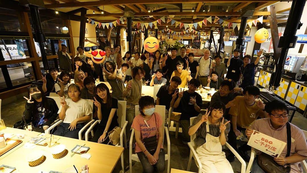 R!Nのインスタグラム：「職場のレクリエーションの日でした！ 講師、生徒さん、スタッフ含め総勢約50人…いたのかな…？ 最高の思い出になりました！  入社して今月で5ヶ月目になり、様々なイベントや機会に触れさせて頂き、顔もだんだん覚えてもらえるようになって嬉しいです😆  音楽が好きな人しか集まっていない場というのもあって、みんないい人ばっかり！ そんな中に混ざれて最高でした！  バスで点呼を取ったり、会費を集めたり、撮影もさせていただいて、スタッフとしてのお仕事もちゃんとしてきました✨  今まで様々な仕事を経験してきましたが、ここまでやりがいの感じられる仕事は初めてです！これから1年、2年とその先も続けられるように頑張ります！  今日参加頂いた皆様、お疲れ様でした◎」
