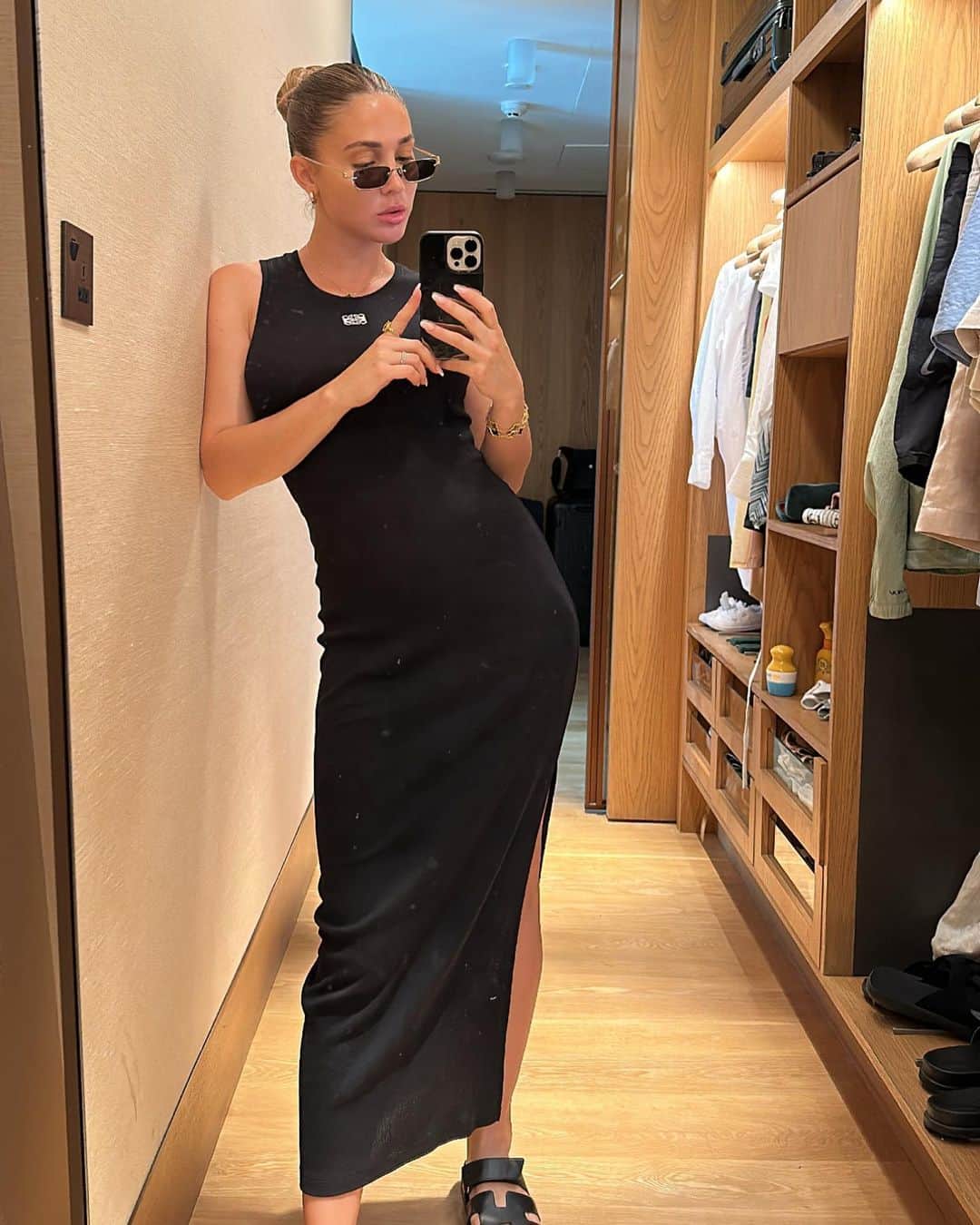 アン・キャサリン・ボメルのインスタグラム：「from the front, the side and close up 😎😂」