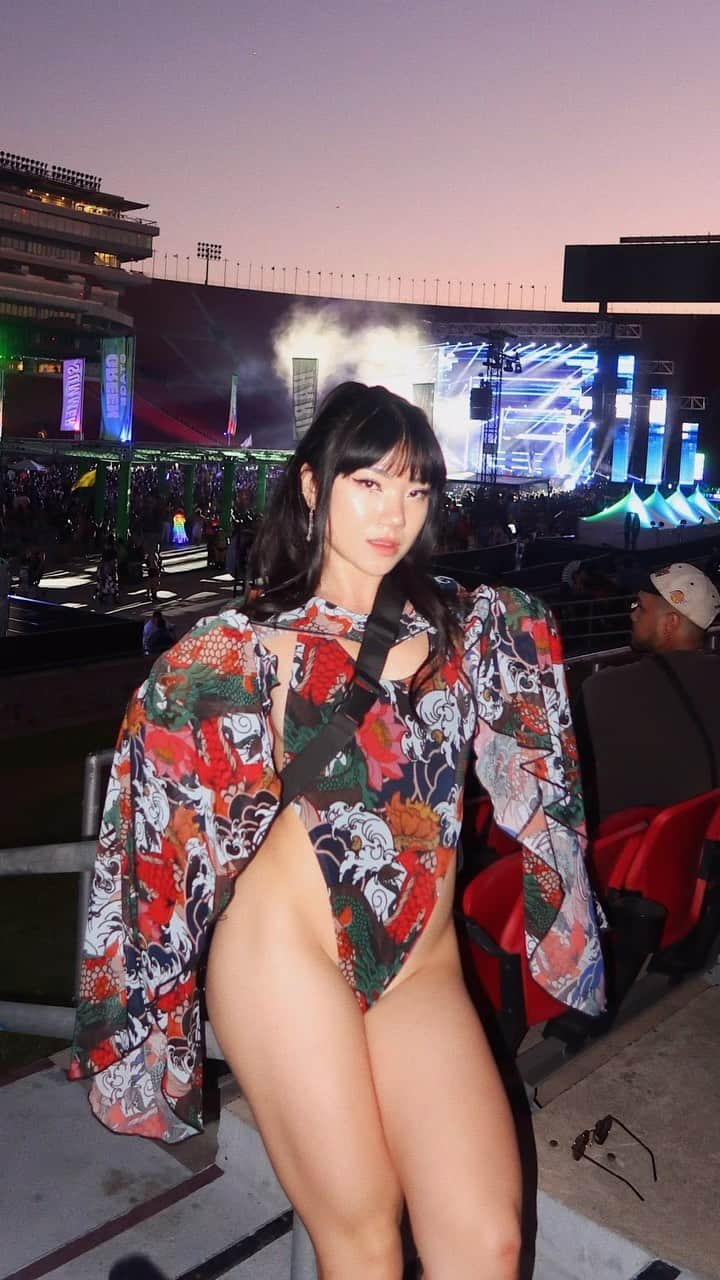 Marycakeのインスタグラム：「high quality mems high quality pics 🫶🏻 i use my canon g7x mark ii! wearing @freedomravewear 😽  #rave #ravegirls #raveoutfit #ravelife #festivaloutfit #raveculture #ravestyle」