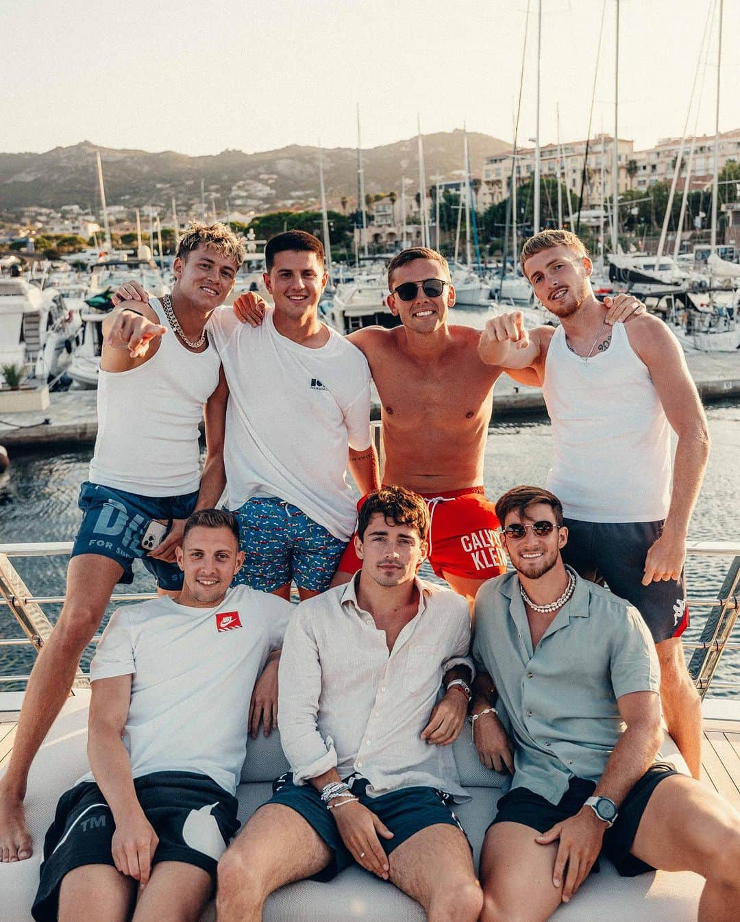 シャルル・ルクレールさんのインスタグラム写真 - (シャルル・ルクレールInstagram)「With the boys 🤍 Best friends since forever.」8月12日 1時25分 - charles_leclerc