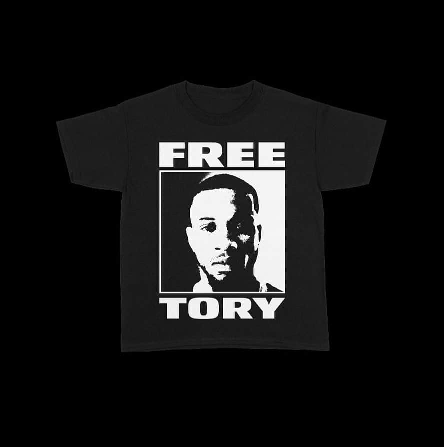 トリー･レーンズさんのインスタグラム写真 - (トリー･レーンズInstagram)「Free Tory … Till It’s Backwards … Live Now @ ForeverUmbrella.Com ☔️」8月12日 1時29分 - torylanez