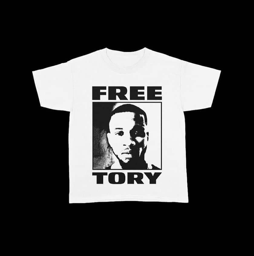 トリー･レーンズさんのインスタグラム写真 - (トリー･レーンズInstagram)「Free Tory … Till It’s Backwards … Live Now @ ForeverUmbrella.Com ☔️」8月12日 1時29分 - torylanez