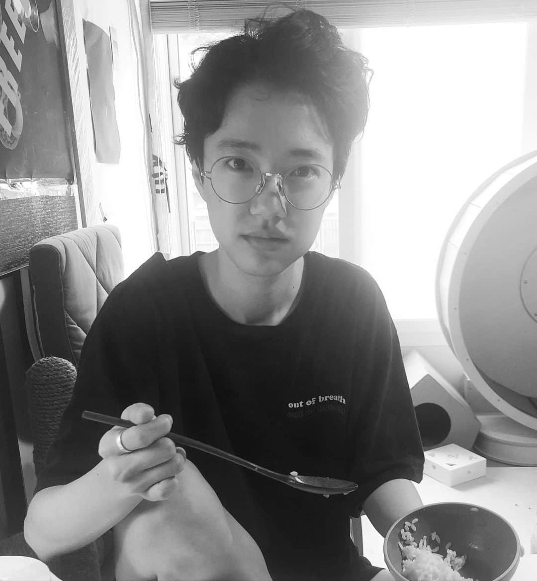 ソン・スヒョンさんのインスタグラム写真 - (ソン・スヒョンInstagram)「자유분방한 머리로 아침을 먹는 나」8月12日 1時31分 - sohnsuhyun
