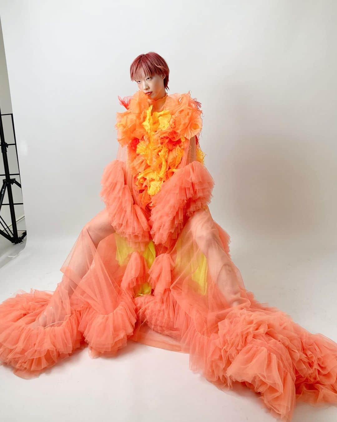 ARAKI SHIROのインスタグラム：「-behind the shoot- @yu_mi177cm with the orange/tropical costume🦩🦩🦩 location @fildor_akeno   #ARAKISHIRO #emergingdesigner #upnextdesigner #dazedanddiscovered  #alwaysupportalent  #アラキシロウ」