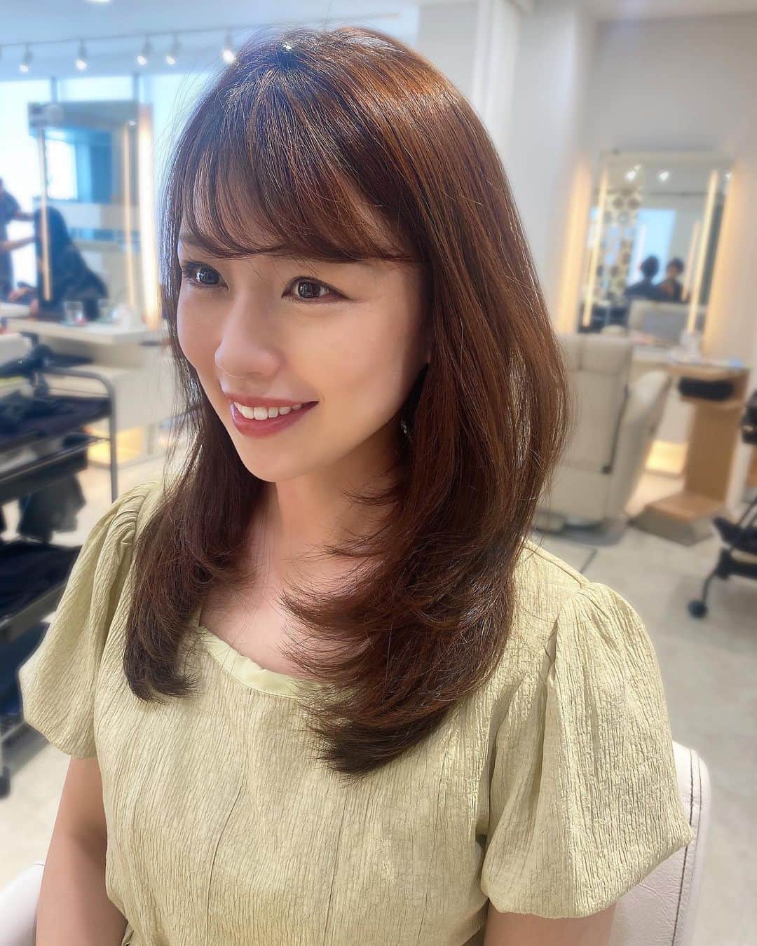 道岡桃子のインスタグラム：「⭐️お知らせ⭐️  明日8月12日（土曜日）20:00〜ファンクラブ限定インスタライブを行います‼️  前回は、ほとんどの方が１時間ずっと参加してくださり、めちゃくちゃ盛り上がりました👏（インスタライブは１時間で強制的に終わることが判明。）  皆様のお名前も聞けたし、話すことで、私がストレス発散させていただいてます🙇‍♀️笑  参加の方法がわからない方は写真4枚目の@LINEまでお問い合わせください💓  NEWヘアーでLIVEします✨  ぜひぜひお話しましょう🥰❤️  #表参道美容室 #表参道 #ヘアサロン  #アナウンサー #女子アナ #インスタライブ  #ふんわり #ワンカール #ロングヘア #生配信 #サロンモデル #ヘアカット #omotesando #アナウンサー衣装 #ワンピースコーデ #ストレス発散 #ライブ配信 #おしゃべり #ファンクラブ #イベント #followforfollowback」