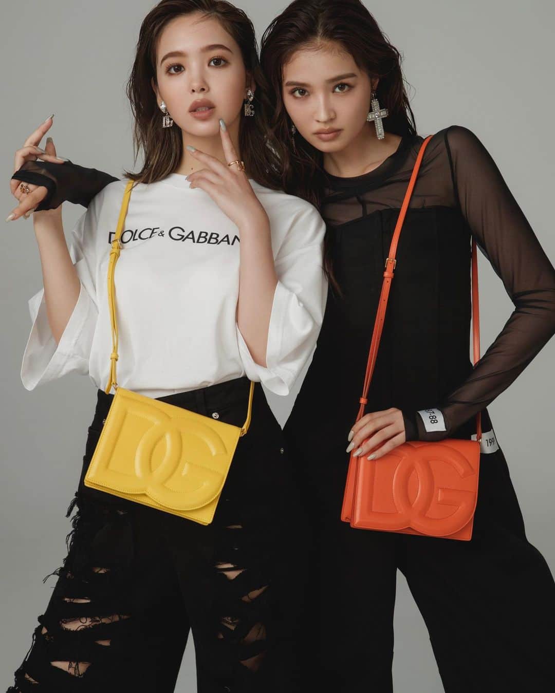 菊地泰久のインスタグラム：「@2525nicole2  @seiralala_7  @vivi_mag_official  @dolcegabbana   #藤田ニコル #せいら #vivi #菊地泰久 #yasuhisakikuchi #beauty #makeup #fashion #portrait #jewelry #gravure #shooting #photography #photographer #model #studio」
