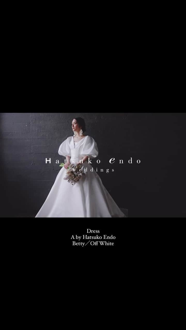 のインスタグラム：「＊  Hatsuko Endo Weddings_  Dress：Betty（Off White）／No.8398 @a_by_hatsukoendo  ハツコ エンドウ ウェディングス銀座 03-3563-1411  Hair&Makeup：Hatsuko Endo @akiko__endo  @hatsukoendo_okayama  @hatsukoendo_sakata  @hatsukoendo_hairmakeup   Accessories：Hatsuko Endo Weddings Bouquet： @ardoise1986   #hatsukoendo  #hatsukoendoweddings #hatsukoendobeauty #abyhatsukoendo  #wedding #dress #hair #makeup #bridal #photo #shooting #image #video #accessories  #bouquet  #ハツコエンドウ #ハツコエンドウウェディングス #ウェディングドレス #カラードレス #エーバイハツコエンドウ #ブライダル #ビューティー #ヘアメイク #撮影 #動画 #プレ花嫁 #日本中のプレ花嫁さんと繋がりたい  #美容師 #アクセサリー #ブーケ」