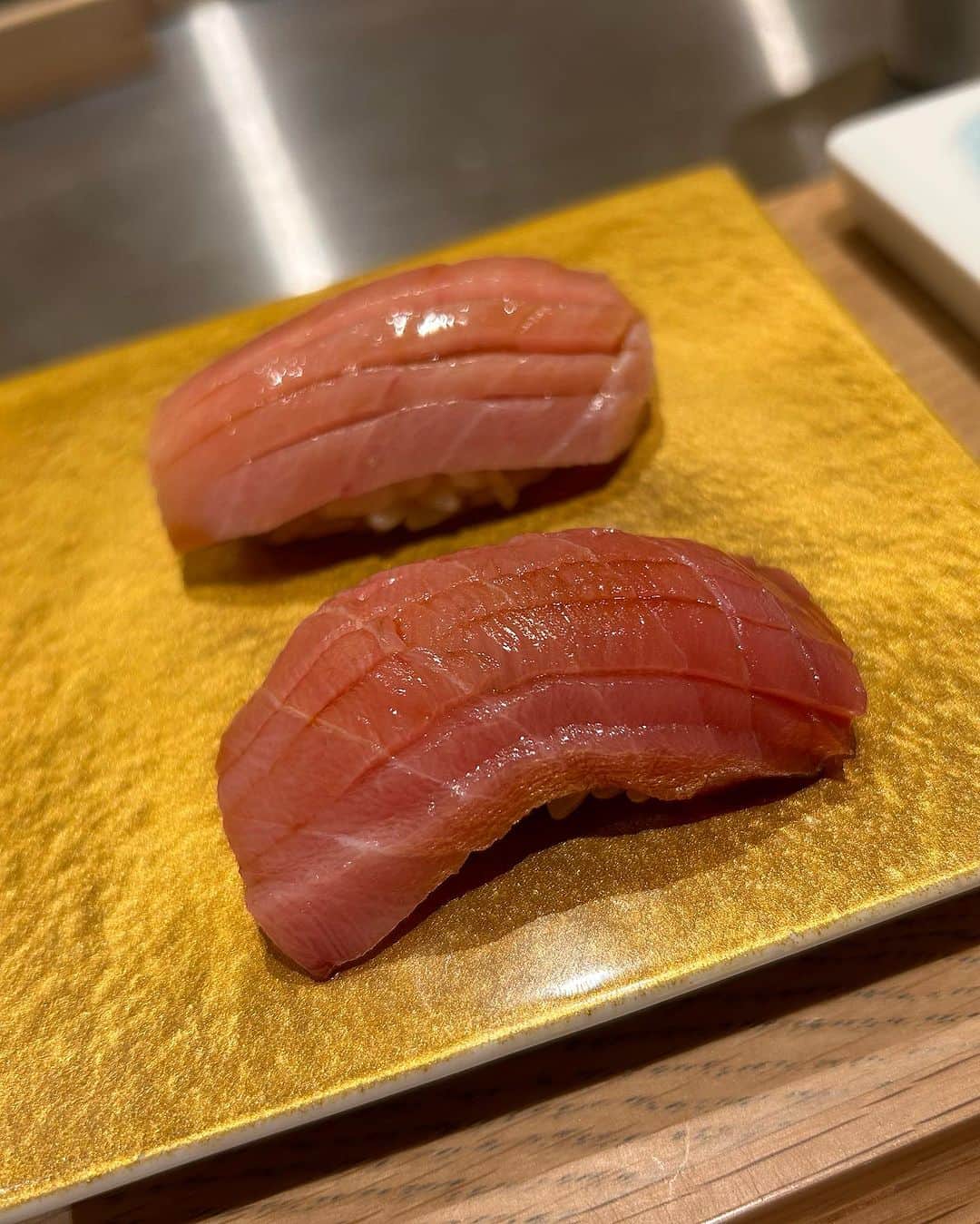 朝桐光さんのインスタグラム写真 - (朝桐光Instagram)「銀座　SUSHI BANYA KAI  銀座１丁目にあるお寿司屋さん✨  銀座で1万円以下のおまかせコースのお寿司はなかなかリーズナブル❤️  写メは全然ない🤣💦  #銀座#銀座鮨#鮨#銀座１丁目#リーズナブル#コスパ最高#SUSHIBANYAKAI#まぐろ」8月11日 17時39分 - akari_asagiri