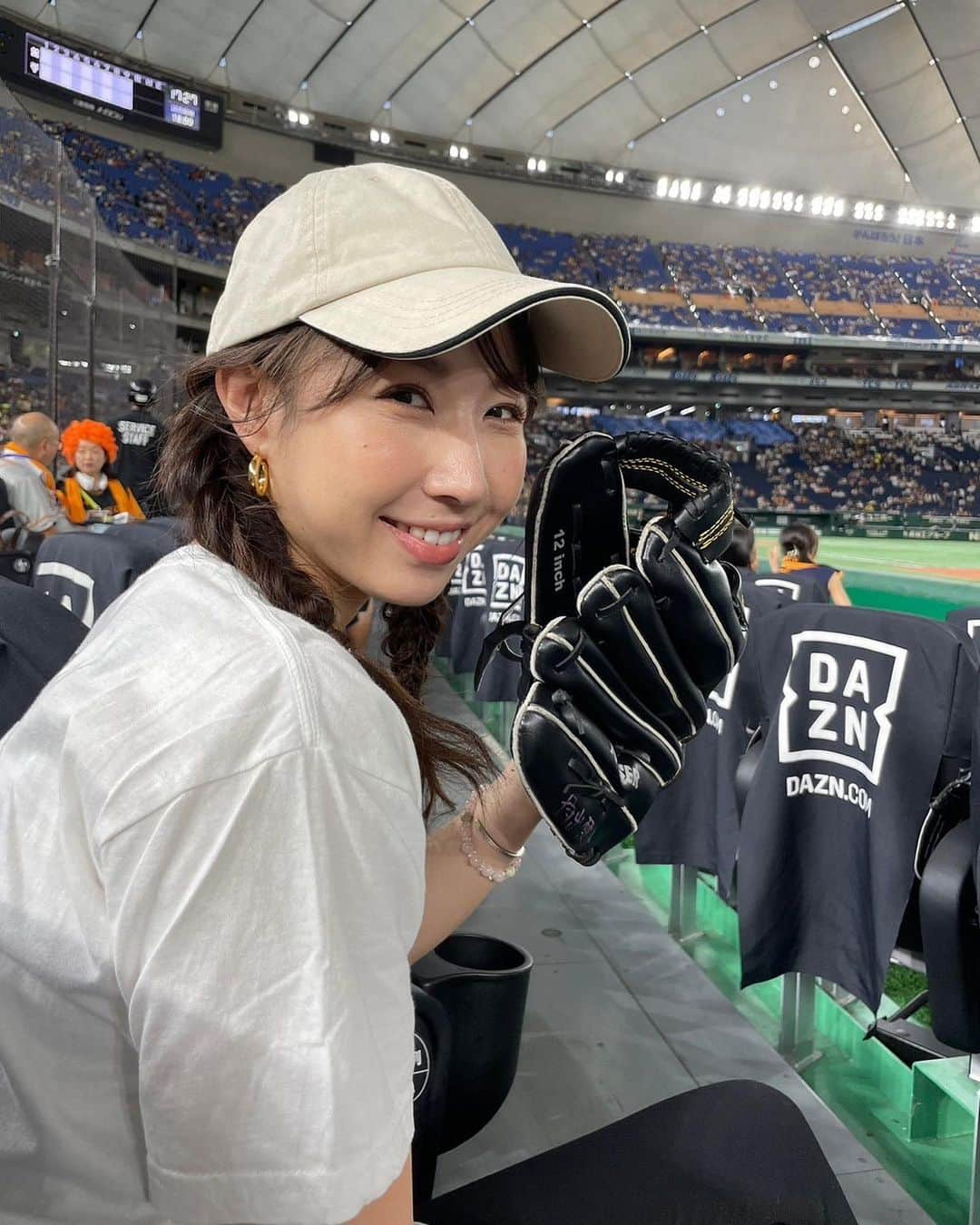 崎本ゆかりさんのインスタグラム写真 - (崎本ゆかりInstagram)「⚾️  2ヶ月ぶりの東京ドームは🐯戦 初めてのグラウンド席で 迫力満点でした！ 阪神ファンなのでアウェーでしたが😂楽しい試合に大興奮✨ 見事 阪神勝利！7連勝！ナイスゲーム👏🏻くぅ〜 楽しかった〜〜！！  #東京ドーム #読売ジャイアンツ #阪神タイガース #伝統の一戦 #野球観戦 #とらほー」8月11日 17時42分 - yukariiiin5