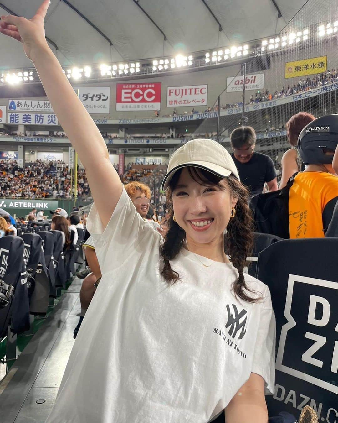 崎本ゆかりさんのインスタグラム写真 - (崎本ゆかりInstagram)「⚾️  2ヶ月ぶりの東京ドームは🐯戦 初めてのグラウンド席で 迫力満点でした！ 阪神ファンなのでアウェーでしたが😂楽しい試合に大興奮✨ 見事 阪神勝利！7連勝！ナイスゲーム👏🏻くぅ〜 楽しかった〜〜！！  #東京ドーム #読売ジャイアンツ #阪神タイガース #伝統の一戦 #野球観戦 #とらほー」8月11日 17時42分 - yukariiiin5