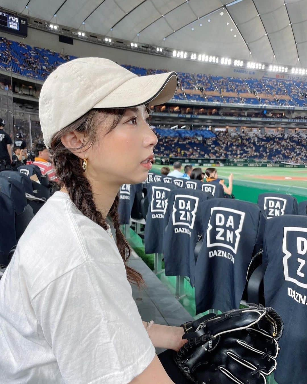 崎本ゆかりさんのインスタグラム写真 - (崎本ゆかりInstagram)「⚾️  2ヶ月ぶりの東京ドームは🐯戦 初めてのグラウンド席で 迫力満点でした！ 阪神ファンなのでアウェーでしたが😂楽しい試合に大興奮✨ 見事 阪神勝利！7連勝！ナイスゲーム👏🏻くぅ〜 楽しかった〜〜！！  #東京ドーム #読売ジャイアンツ #阪神タイガース #伝統の一戦 #野球観戦 #とらほー」8月11日 17時42分 - yukariiiin5