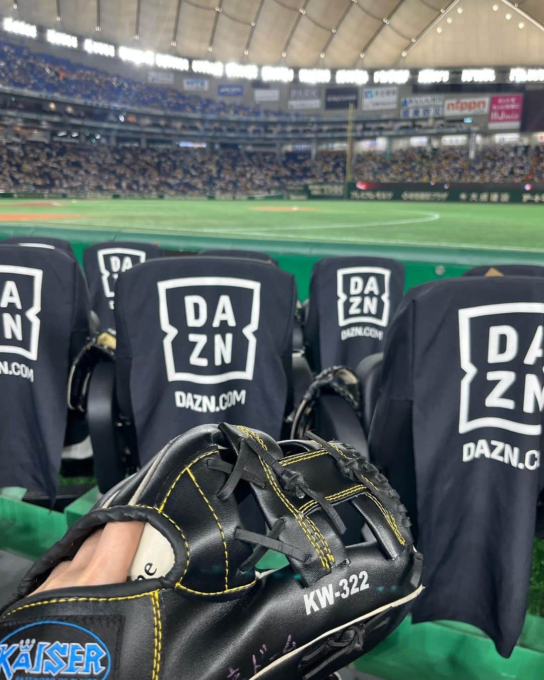 崎本ゆかりさんのインスタグラム写真 - (崎本ゆかりInstagram)「⚾️  2ヶ月ぶりの東京ドームは🐯戦 初めてのグラウンド席で 迫力満点でした！ 阪神ファンなのでアウェーでしたが😂楽しい試合に大興奮✨ 見事 阪神勝利！7連勝！ナイスゲーム👏🏻くぅ〜 楽しかった〜〜！！  #東京ドーム #読売ジャイアンツ #阪神タイガース #伝統の一戦 #野球観戦 #とらほー」8月11日 17時42分 - yukariiiin5