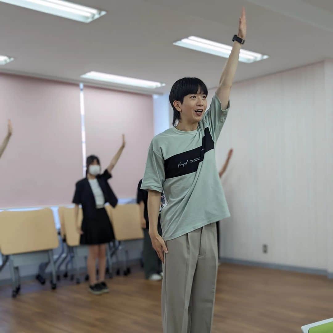 東京観光専門学校さんのインスタグラム写真 - (東京観光専門学校Instagram)「韓国語でダンスレッスン🇰🇷 K-POPダンス講師として活躍している チェ・ユンテ先生にオープンキャンパスにお越しいただきました🫶💕  K-POPが好き🫶という方でも ダンスは初めて😳 そんな方にも丁寧に教えていただき 最後には息ぴったりなダンスを 披露してくれました💗 #東京観光専門学校　#韓国語学科　#オープンキャンパス　#kpop　#韓国好きな人と繋がりたい　#kpop好きな人と繋がりたい　#韓国留学　#韓国語勉強中の人と繋がりたい」8月11日 17時55分 - tokan_1967