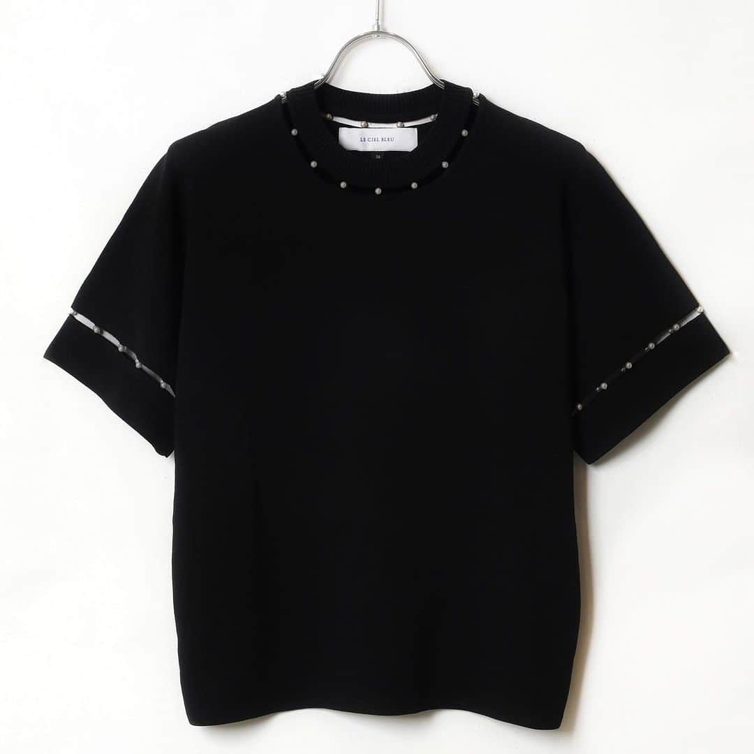 のインスタグラム：「New Arrival >>> IN STORE NOW . . ☑︎ Pearl Knit Tops ¥16,000+tax (Color: White, Black)  #lecielbleu #ルシェルブルー　#aw23 #fashion  #styling #pearl #knit」