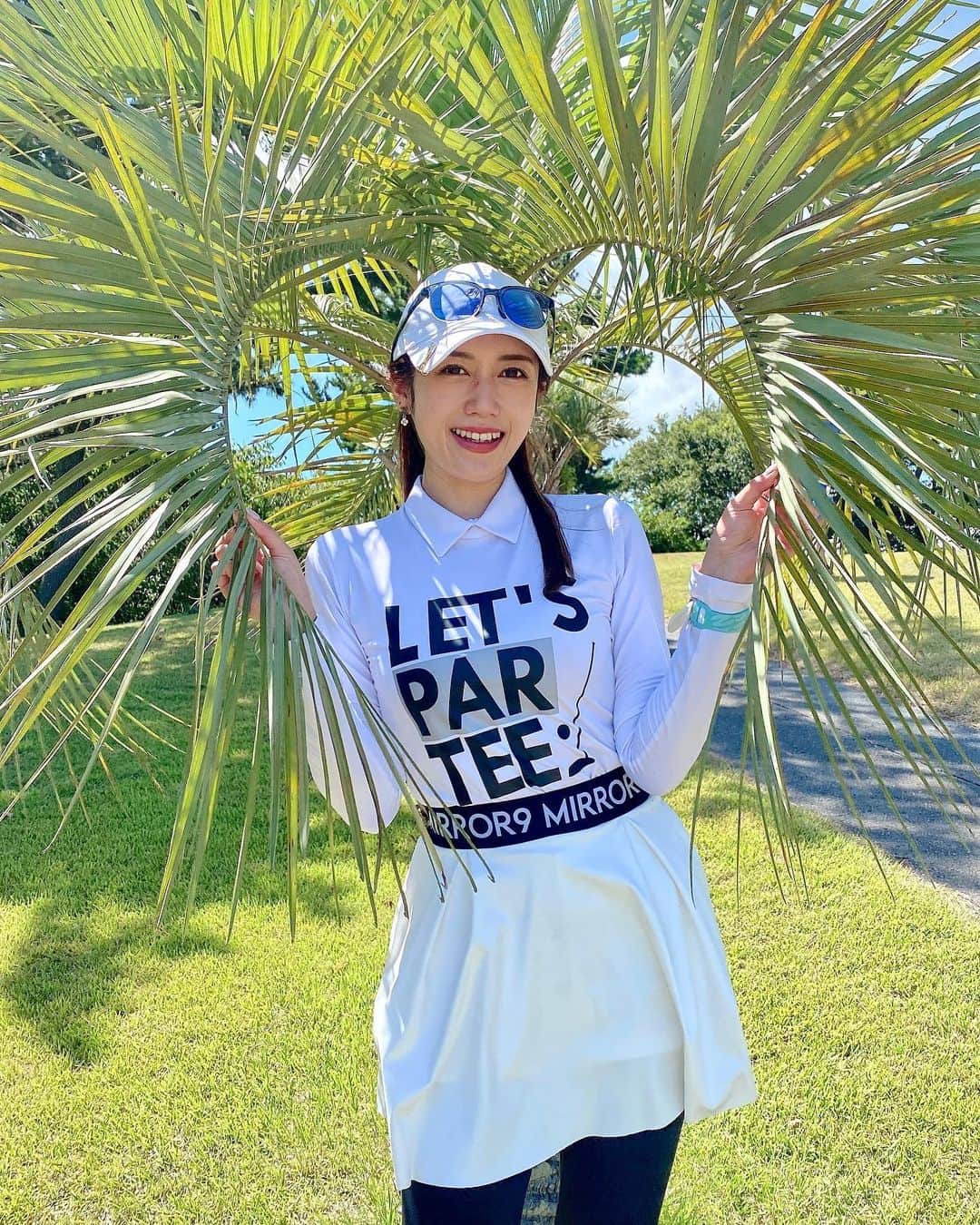ISHIIYUKIKOさんのインスタグラム写真 - (ISHIIYUKIKOInstagram)「ハート型❤️ めっちゃ夏っぽい写真😝  サングラスの痕がちょっと残念w  #ゴルフ #ゴルフ女子 #golf #golfgirls  #골프 #골프스타그램  #高尔夫 #golfswing  #韓国スタイル #ゴルフウェア #ゴルフコーデ」8月11日 18時21分 - ishii_yukiko