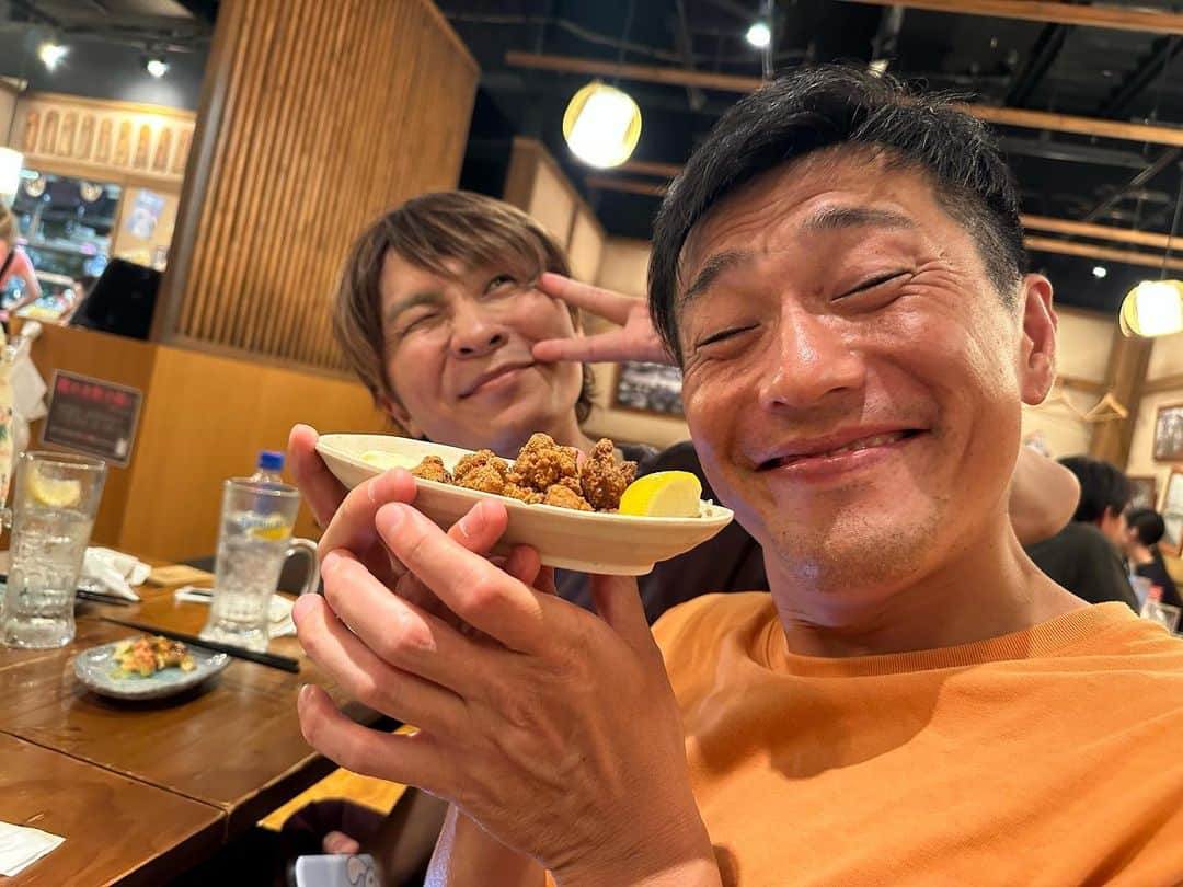 小石田純一さんのインスタグラム写真 - (小石田純一Instagram)「ニュースタッフメンバーでテレビ番組の収録。からのボーノ。ニュースタッフ芸人括りでテレビに出れて嬉しすぎしました。またこういう日が来るように日々頑張ります！  #ニュースタッフプロダクション #お笑い芸人  #ダークホース山出 さん #メカイノウエ さん #おしんこきゅう #ケビン #さっちゃ #小石田純一 #ものまね芸人 #打ち上げ #てけてけ」8月11日 18時23分 - koishida.trendy