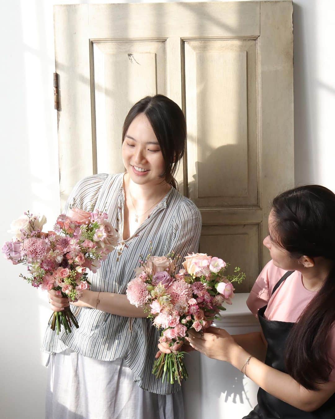 플로리스트 김애진(케이라플레르)さんのインスタグラム写真 - (플로리스트 김애진(케이라플레르)Instagram)「✔️스테파니와 행복했던 시간.  #하트부케 💓 를 마지막으로 !   핑크핑크한 꽃들로 구성한 웨딩부케 입니다. 🤍🤍  내년에 또 만나요 스테파니 🫶🏻  문의- 카카오채널문의 (케이라)」8月11日 18時23分 - keirafleur