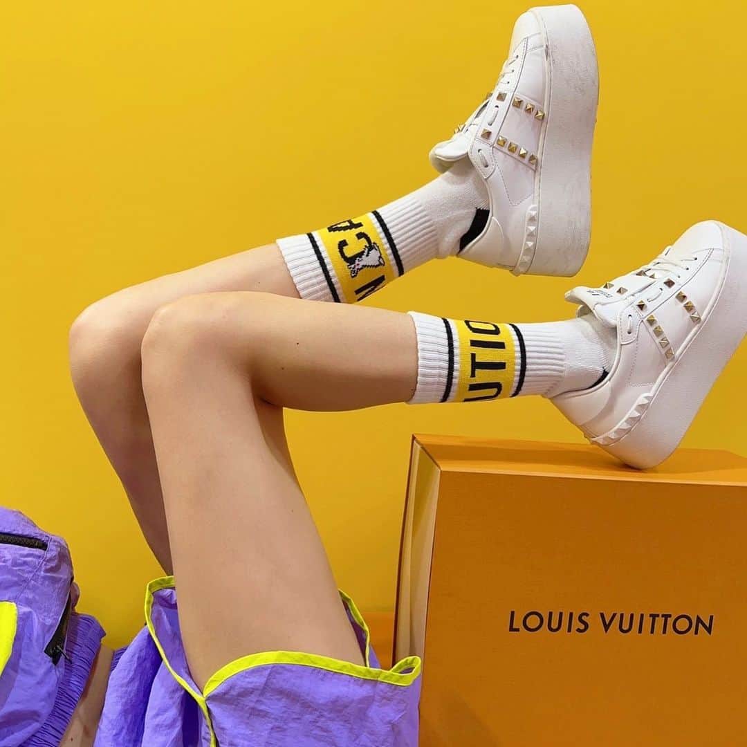 のインスタグラム：「💛💜🖤」