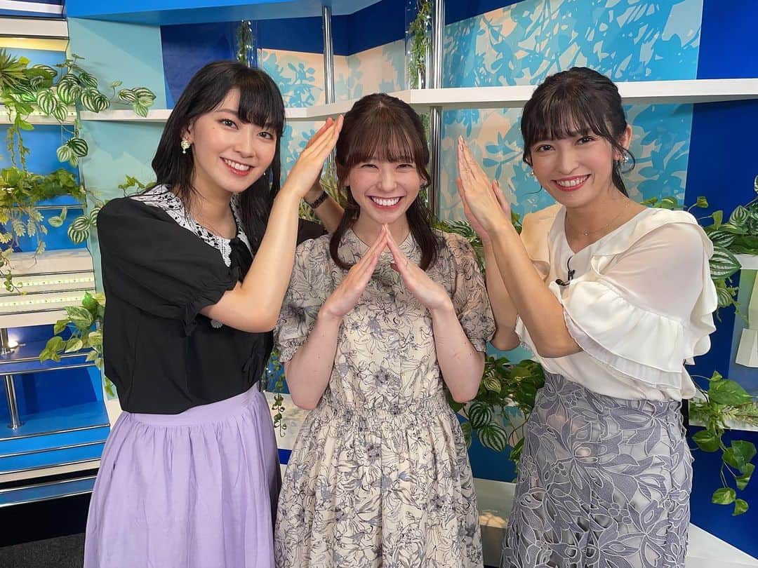 高山奈々のインスタグラム：「. 今日は山の日⛰️✨ 苗字に山の付くキャスターで💕  #山岸愛梨キャスター #檜山沙耶キャスター #高山奈々 #山の日⛰️」