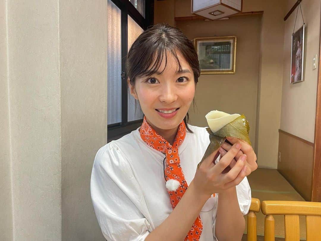 テレビ朝日「グッド！モーニング」のインスタグラム：「: 荒井理咲子です！ 先日『あら、いーな』ですみだ北斎美術館に行ってきました🌊🫧  浮世絵師・北斎も食べていたこちらの桜餅は、 もちもちした皮と ふわっと鼻に抜ける桜の香り、 ほんのり甘いあんこが とっても美味しかったです☺️✨  YouTubeでぜひご覧ください！ 🔗 https://youtu.be/sa4FLtwfbD8  #テレビ朝日 #グッドモーニング #あらいーな #すみだ北斎美術館」