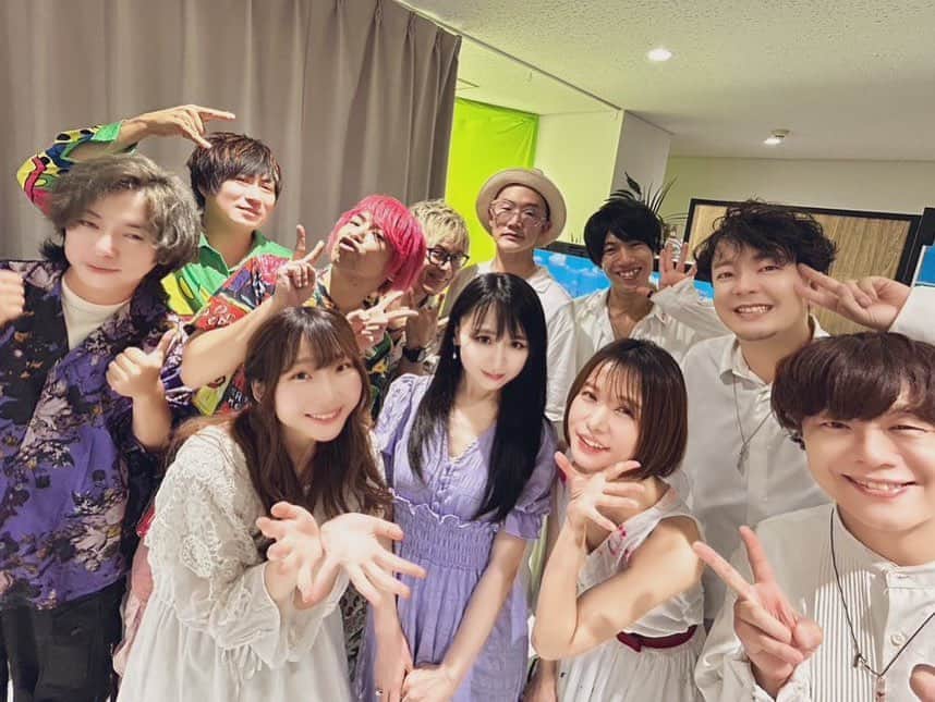 久保亜沙香のインスタグラム：「26時間Music Champ「繋げよう – 未来」交流会で繋がろう‼︎出演の回、無事に終わりました🌻  暑い中お集まりくださいました皆さん、今回出会ってくれた皆さん、ありがとうございました！ 全員初めましてで終始ドキドキでしたが、みんなで歌うの楽しかった🎤  数年ぶりのチェキ会！ なかなかレアでしたね💜」