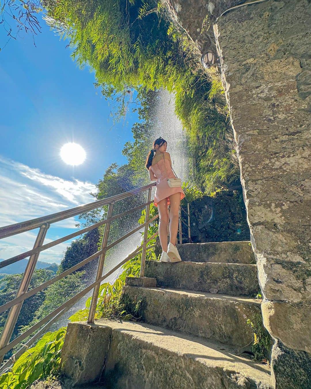 めいのインスタグラム：「--🇹🇼Taiwan  世界は風があり　雨があり　太陽があり あとあなたがいる  ・ ・ ・　 ・ ・ ・  —  #instapic#日本#旅行#寫真#portrait#사진#滝#世界一周#커피#ポートレート#japanesegirl#写真集#japan#photo_jpn#taiwan#섹시#photo#写真部#フォロー#撮影#model#view#風景#tokyo#follow#portraitsedition  人間有風有雨有陽光 還有一個不錯的你」