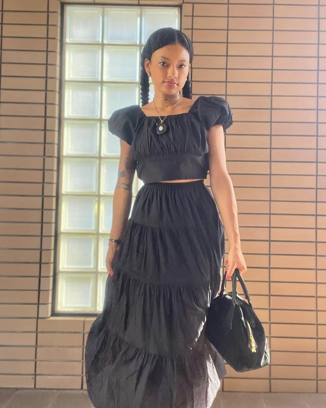 ティファニー・キャデラックのインスタグラム：「✥victorian boho goth typa vibe✥」