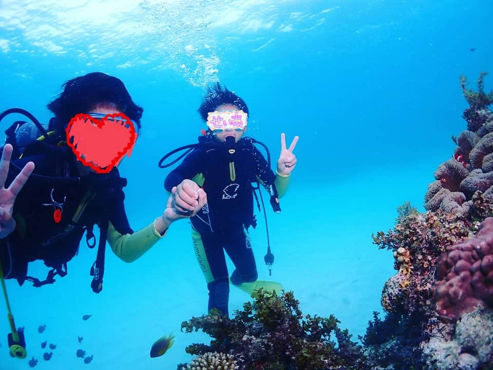 杉浦太陽さんのインスタグラム写真 - (杉浦太陽Instagram)「石垣島への家族旅行❗️  半年以上前から計画を立ててきたので、誕生日のお祝いも出来て🎂✨  5泊6日フルセットで夏の思い出がまた一つ増えました✨  @sugiurataiyou_official  #石垣島家族旅行 #親戚も一緒に大人数で観光  #子どもたちの成長もみられて #ありがとう石垣島🌺  #そして現実へただいまw」8月11日 18時57分 - sugiurataiyou_official