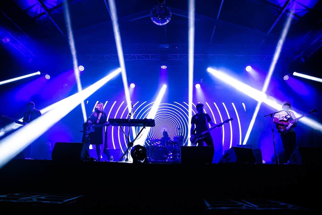 フジロック・フェスティバルのインスタグラム：「📸 SLOWDIVE JULY 29 SAT - RED MARQUEE  Photo: @_yuta_kato_ #Slowdive #fujirock #fujirockfestival #フジロック」
