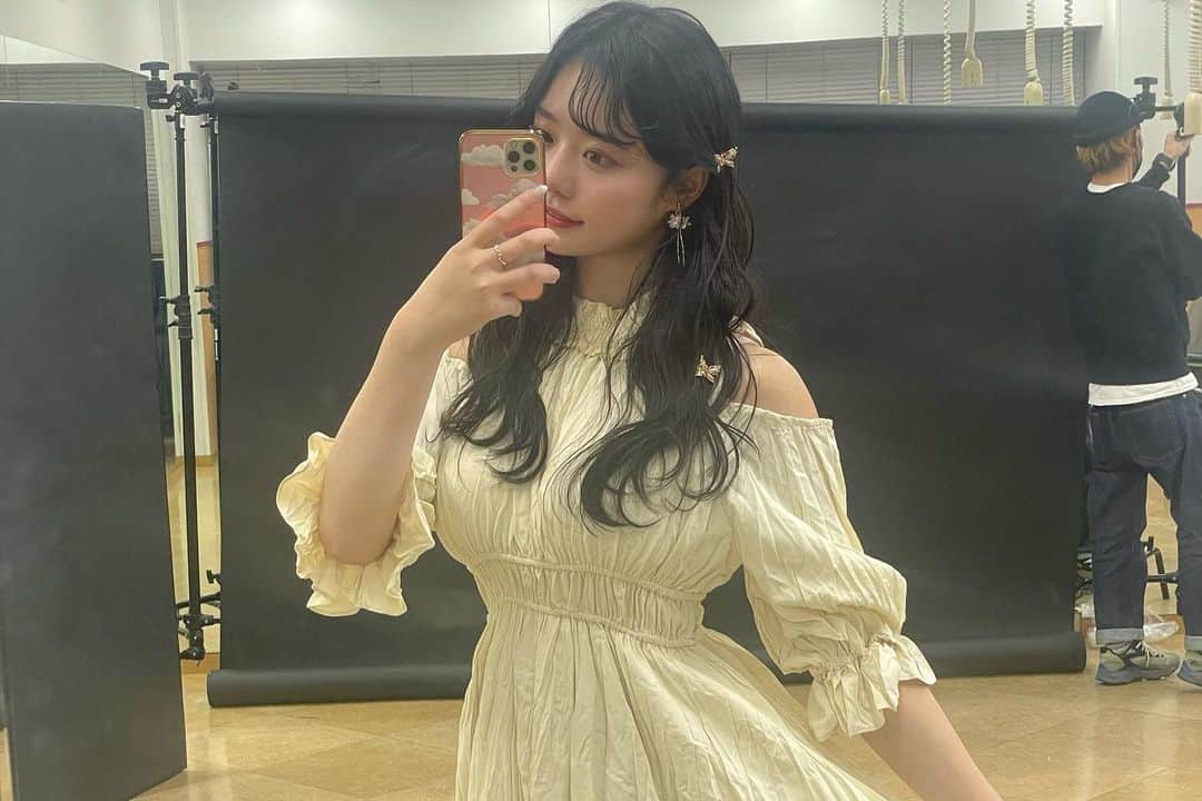 高鶴桃羽さんのインスタグラム写真 - (高鶴桃羽Instagram)「札幌ベルエポック美容専門学校 @sapporobelle  パンフレット撮影の時の写真📷✨  とっても素敵にヘアメイクしていただきました🥺🫶  💇🏻‍♀️💄 @hisaraki_hair  @sakurachild_317   @ryoka_0720 ちゃんと一緒ですーっごい楽しかった🥰🫶  #ベルエポック美容専門学校 #札幌ベルエポック美容専門学校 #ヘアメイク」8月11日 19時00分 - momoha2003523