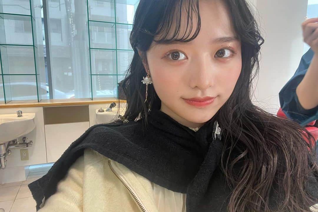 高鶴桃羽さんのインスタグラム写真 - (高鶴桃羽Instagram)「札幌ベルエポック美容専門学校 @sapporobelle  パンフレット撮影の時の写真📷✨  とっても素敵にヘアメイクしていただきました🥺🫶  💇🏻‍♀️💄 @hisaraki_hair  @sakurachild_317   @ryoka_0720 ちゃんと一緒ですーっごい楽しかった🥰🫶  #ベルエポック美容専門学校 #札幌ベルエポック美容専門学校 #ヘアメイク」8月11日 19時00分 - momoha2003523