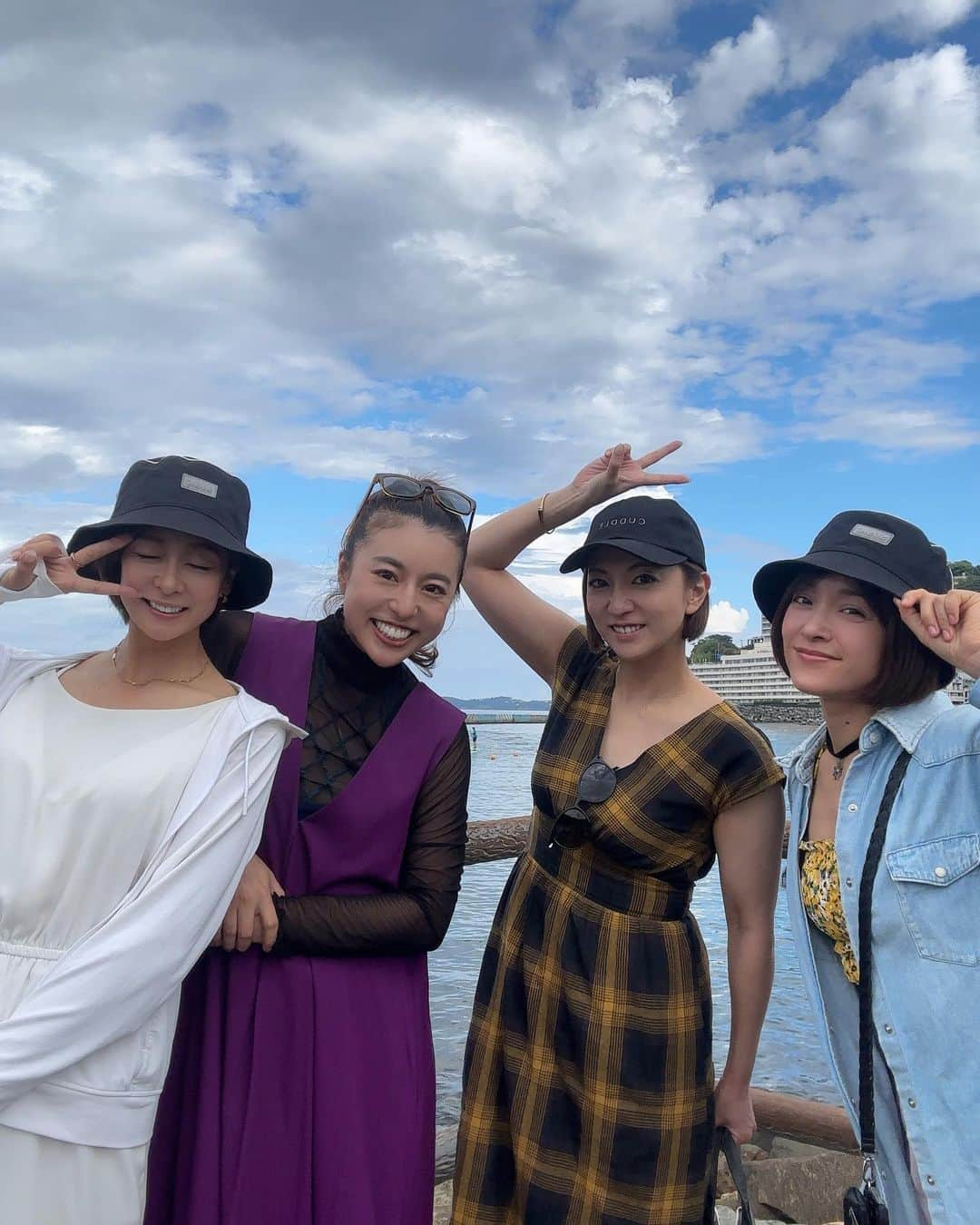 相川友希のインスタグラム：「熱海ゴルフ旅へ行ってきたよ♨︎ お宿が最高過ぎて❣️ #熱海倶楽部迎賓館 ご飯も全部ずっと美味しくて 温泉入ってサウナ入ってご飯食べて温泉入ってゴルフしてゆっくりして、ご飯食べて温泉入って🥰 もう本当最高♡  源泉掛け流しの露天風呂は何度も何度も入っちゃいました♡♡♡  お宿にはゴルフ場も付いてて🙌4人でやっと周れたよ♡ ここのゴルフ場は歴史あるゴルフ場で 戦時下に作られた最後のコースなんだって！！ @michiko_london_golf  @susic_golf  #熱海ゴルフ倶楽部　#最高　#源泉掛け流し　#旅行　#ゴルフ　#熱海旅行　#ゴルフ旅　#露天風呂　#部屋風呂　#サウナ　#サ活　#サウナ付き客室　#美味しい　#ゆっくり #歴史あるゴルフ場 お宿の近くの神社に寄って大楠も見てきて観光✌︎ #来宮神社　#観光　#大楠　#女子旅 熱海旅、また行きたいなぁ🥰♡」