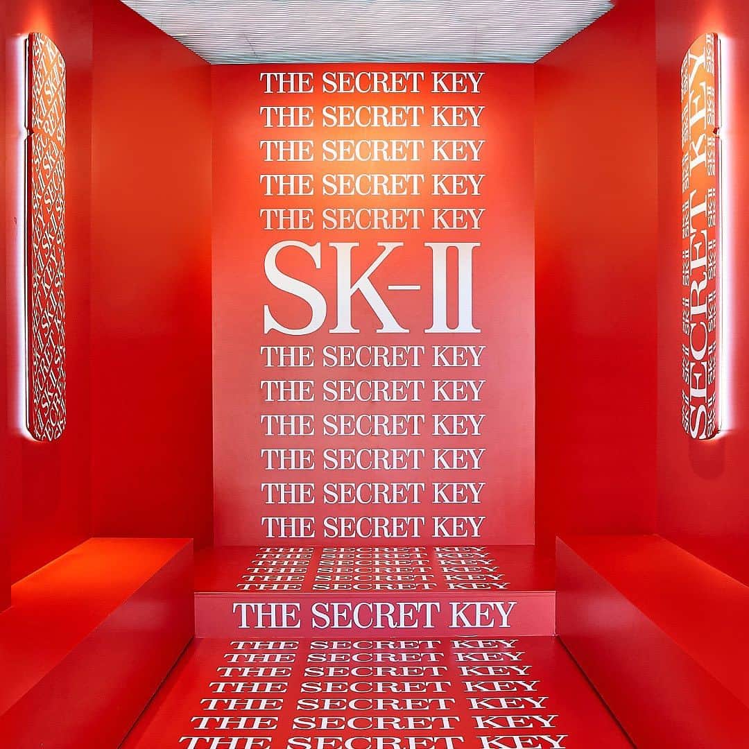 SK-II's Official Instagramさんのインスタグラム写真 - (SK-II's Official InstagramInstagram)「Unlock infinite possibilities with PITERA™, the secret key to Crystal Clear Skin. 💫From a chance discovery over 40 years ago, PITERA™ has transformed the skin of millions. #SKIITheSecretKey #SKIISECRETKEYHOUSE」8月11日 19時08分 - skii